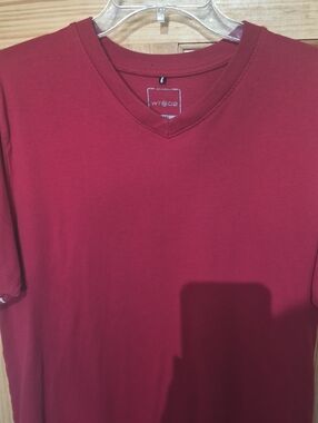 WT02 Men's V-Neck Short Sleeve Tee in Red